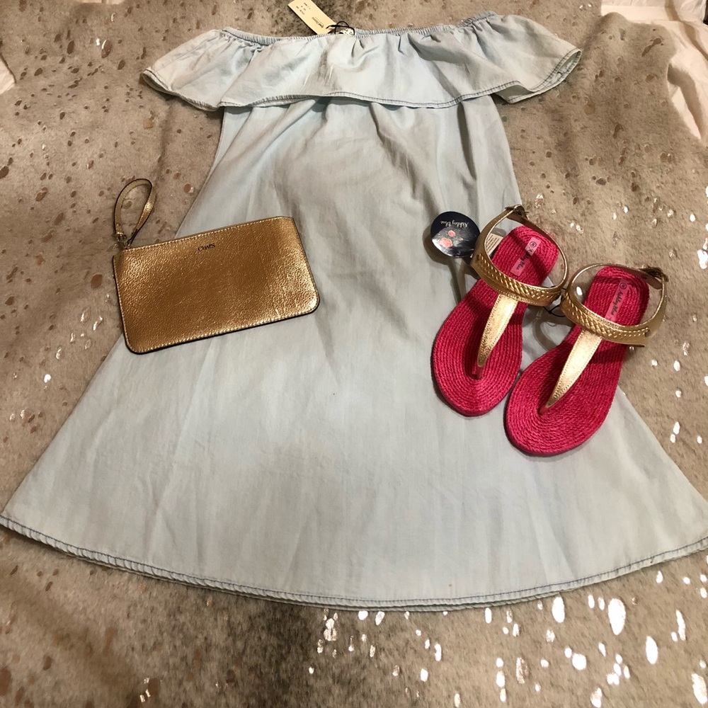 NWT Off the Shoulder Jean Dress Size Medium